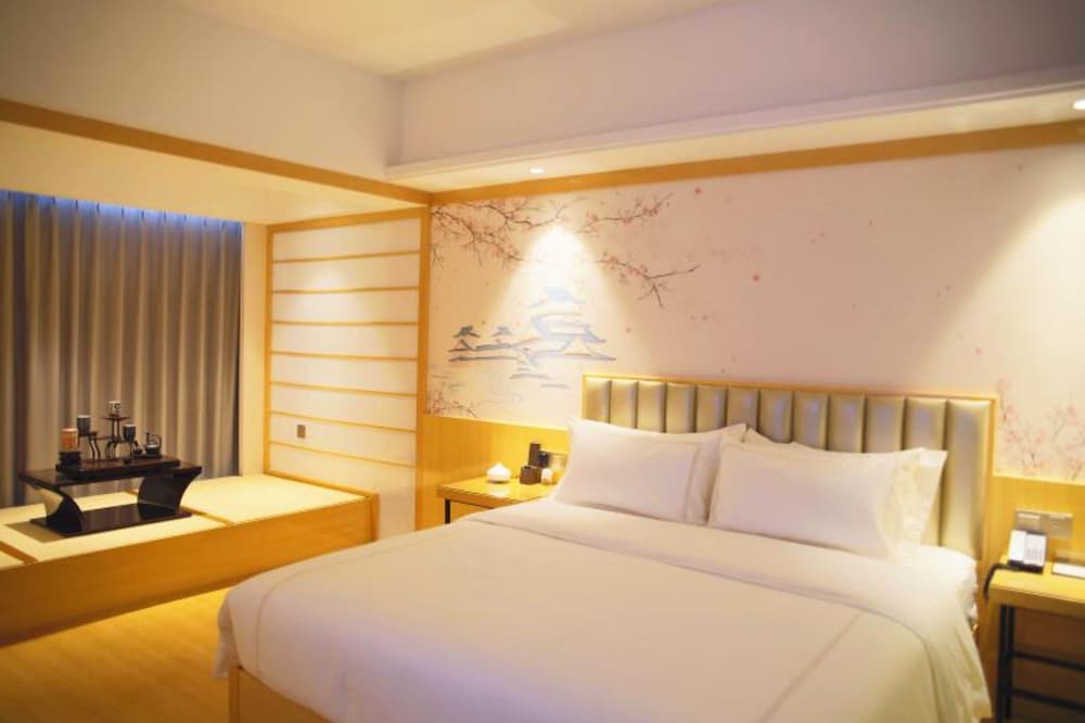 The Hotel V (Zhenjiang Jingkou) 8/25