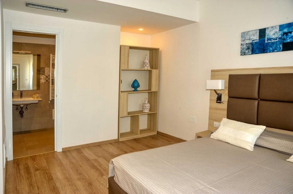 Hotel Albania 22/73