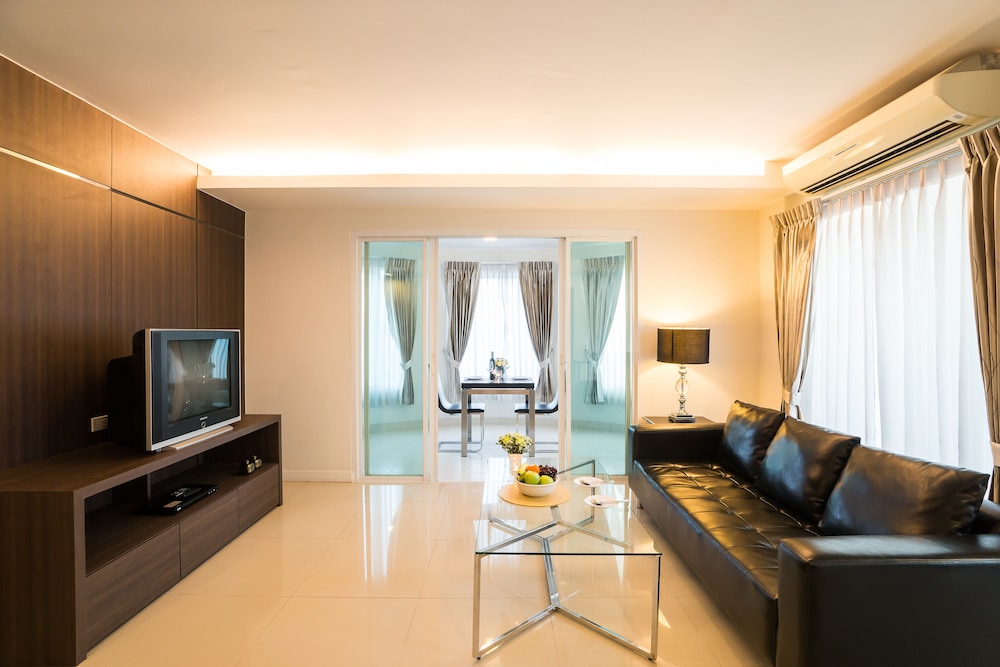 Beyond Suite Hotel 34/73