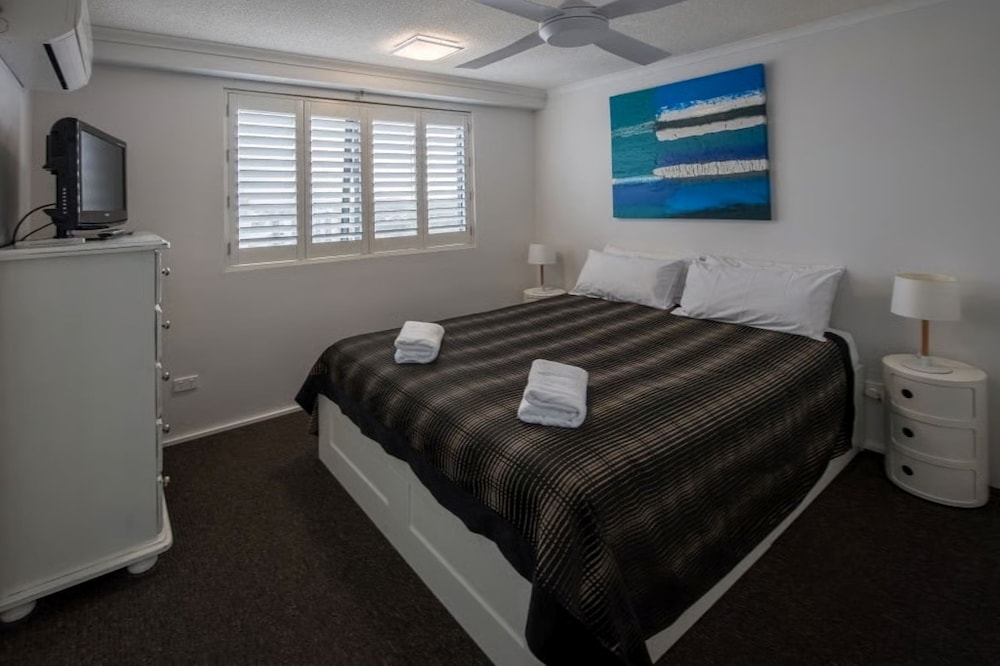3 Bedrooms, Deluxe, Apartment, Twin Beds, Queen Bed, Mountain and Ocean View