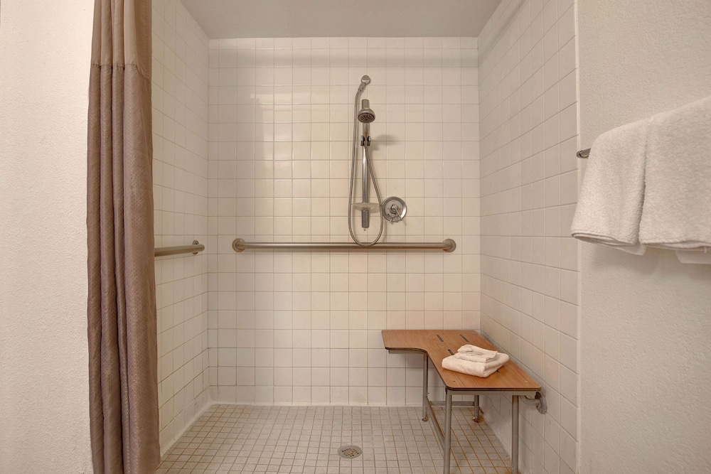 Motel6 Gilroy, CA 54/56