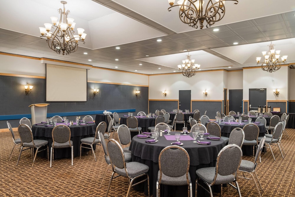 Sternwheeler Hotel & Conference Centre, Trademark by Wyndham 48/56
