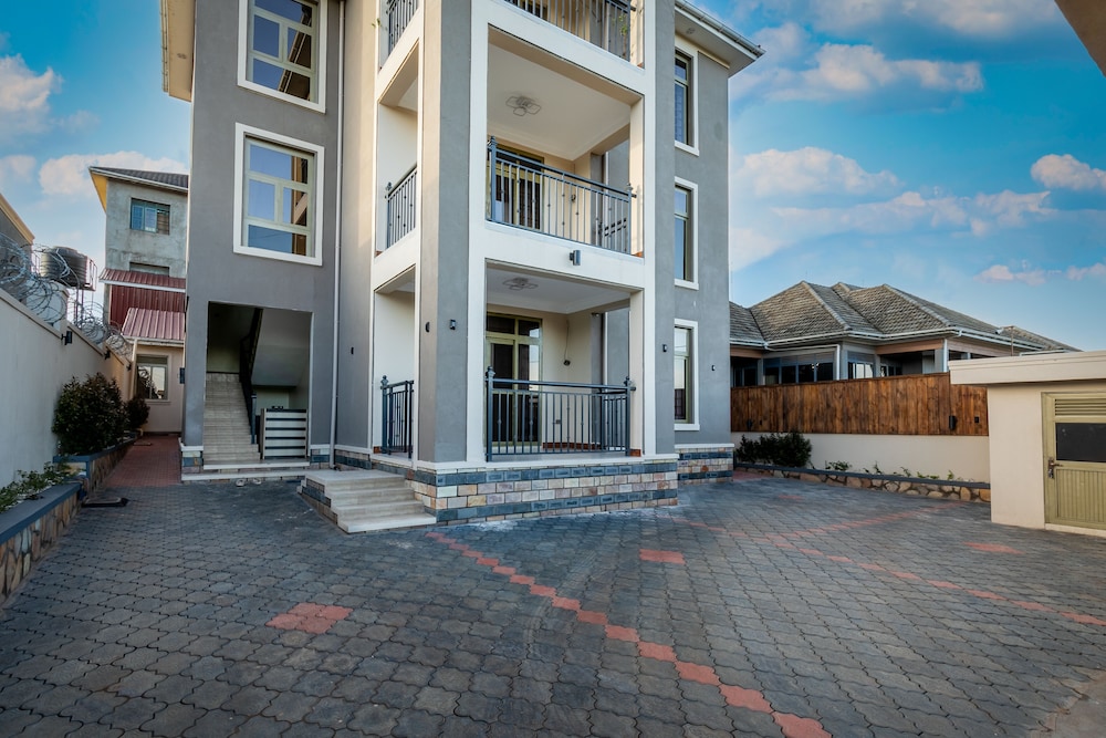 Saffron Beach Bistro & Cottages 33/50