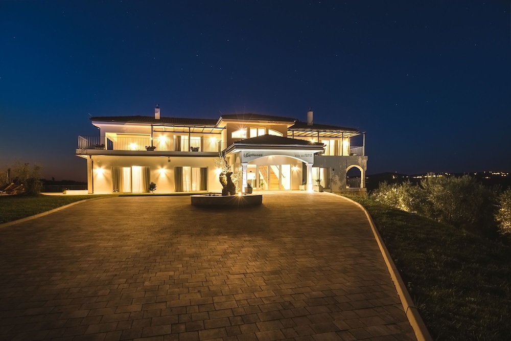 Wine Residence Cattunar 2/50