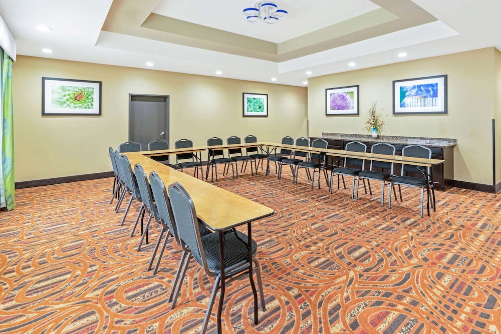 La Quinta Inn & Suites by Wyndham Muskogee 29/37