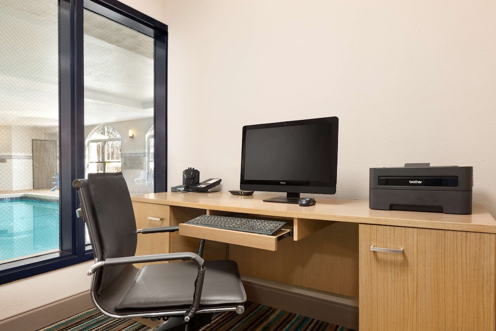 Country Inn & Suites by Radisson, Dalton, GA 23/23