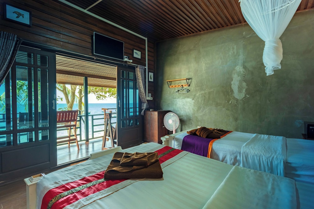 Family, Bungalow, Queen and Twin Beds, Good View
