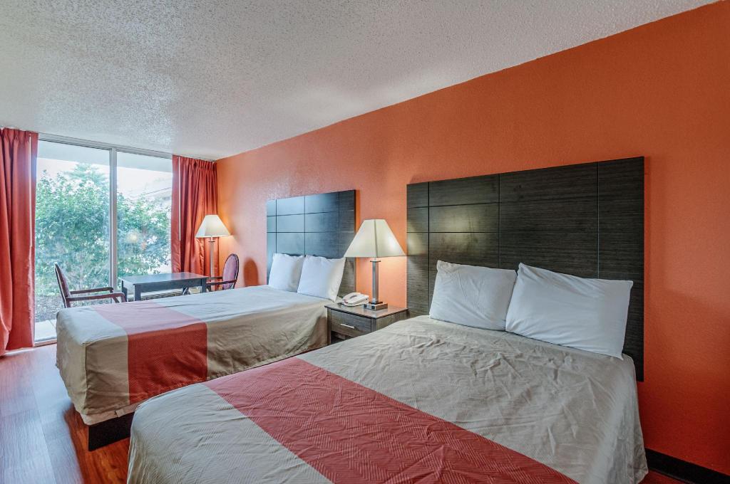 Room, 2 Double Beds, Motel6 Dumfries, VA 2/9