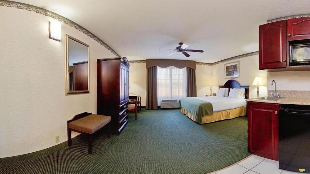 Holiday Inn Express Hotel Suites Gainesville 55/64
