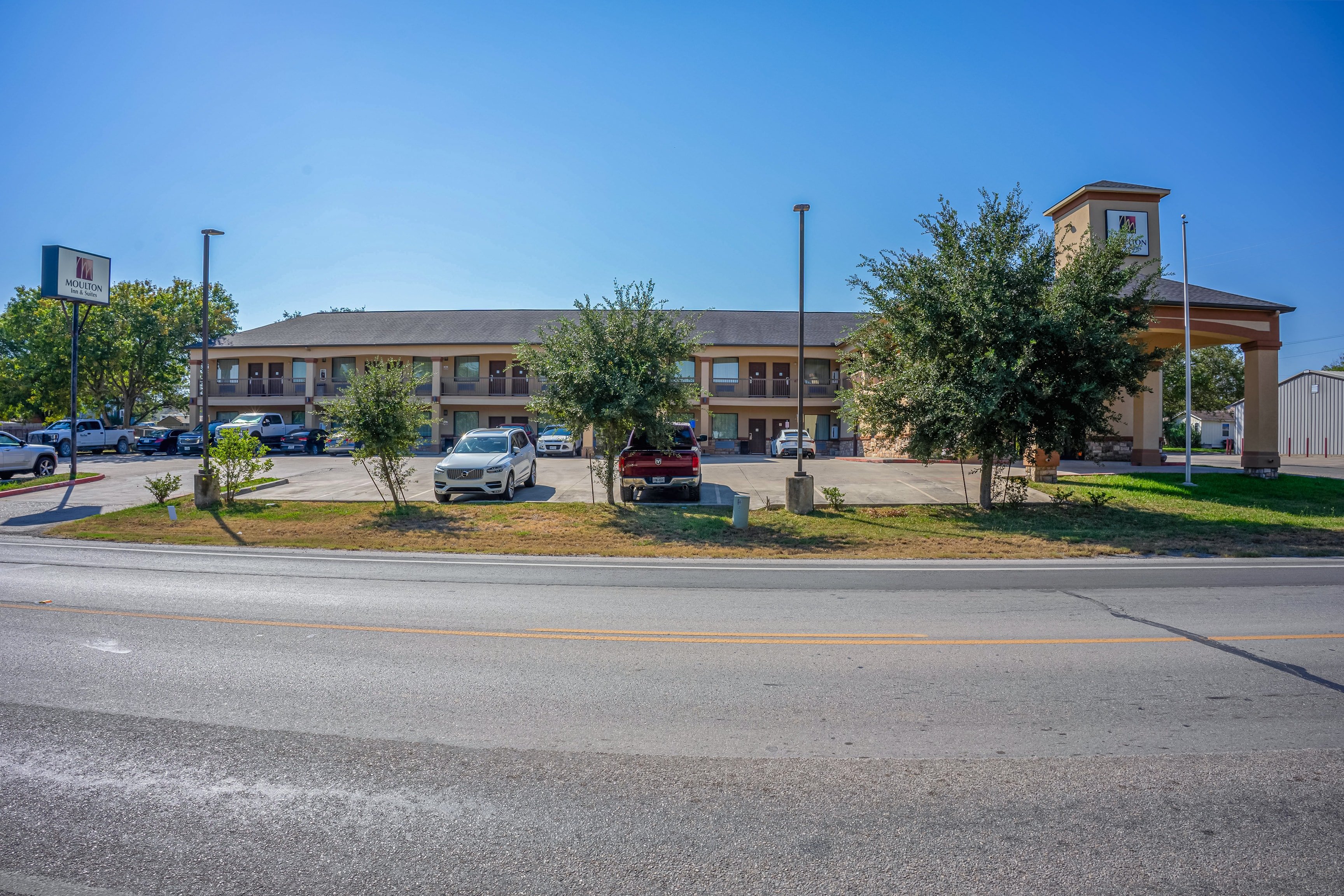 Moulton Inn & Suites By OYO Near Shiner TX 23/29