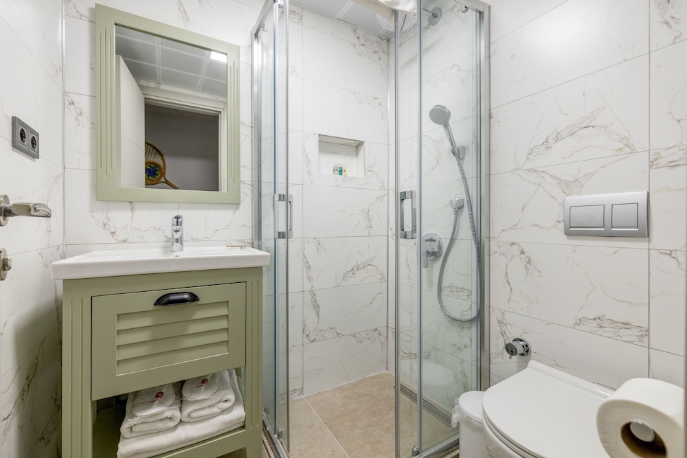 Hanedan Hotel 40/40
