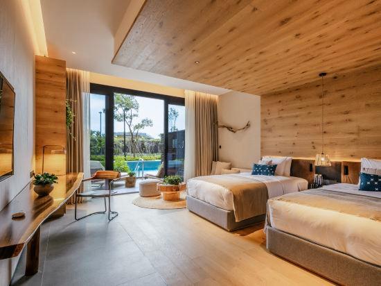 Pool, Select, 2 Beds