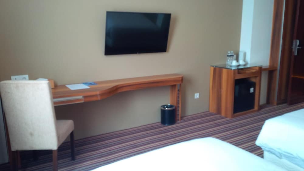 ROYAL ASNOF HOTEL 36/37