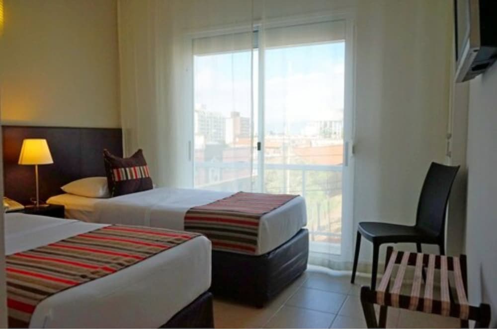 De La Plaza Hotel 23/54