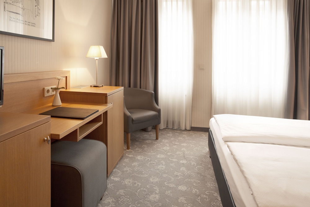 Townhouse Hotel 10/37