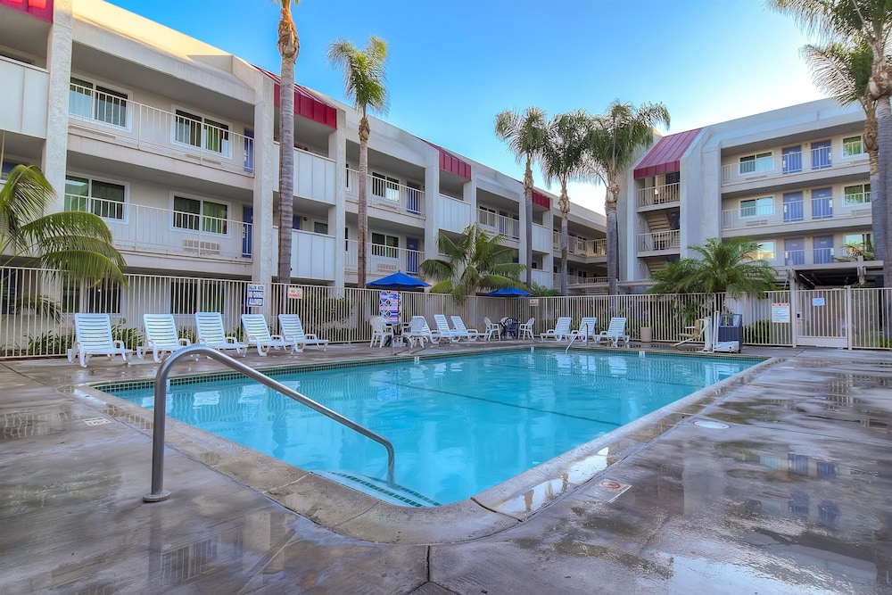 Motel6 Anaheim, CA - Maingate 7/58