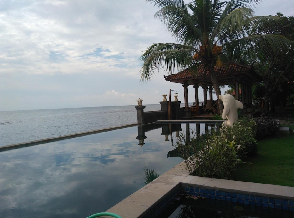 Hotel Wahyu Dana 32/46