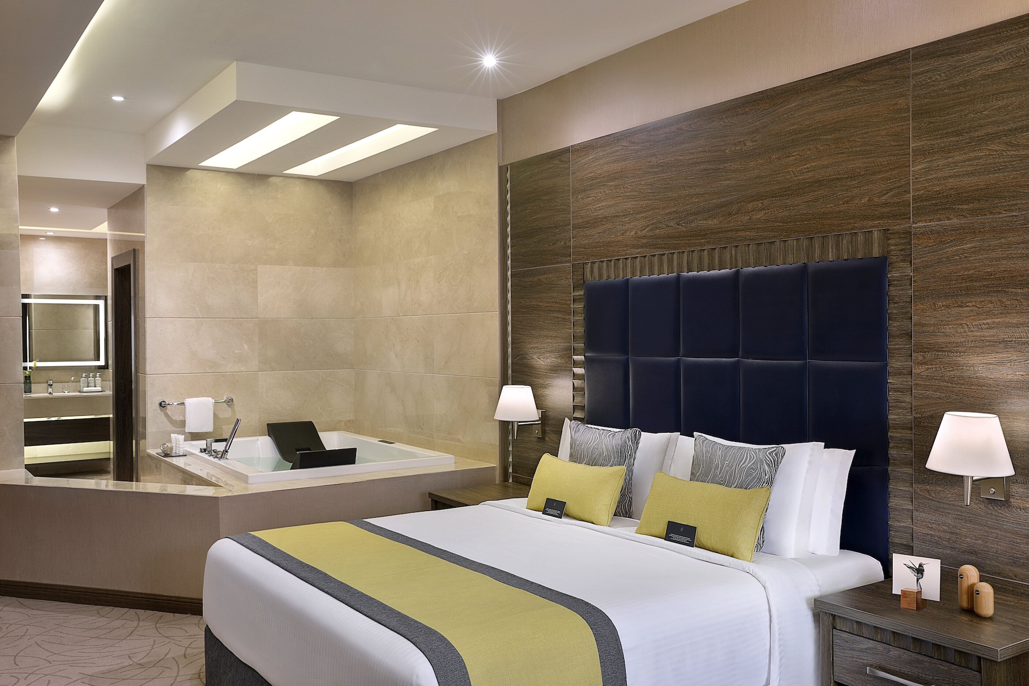 GRAND, KING BED, SMOKING