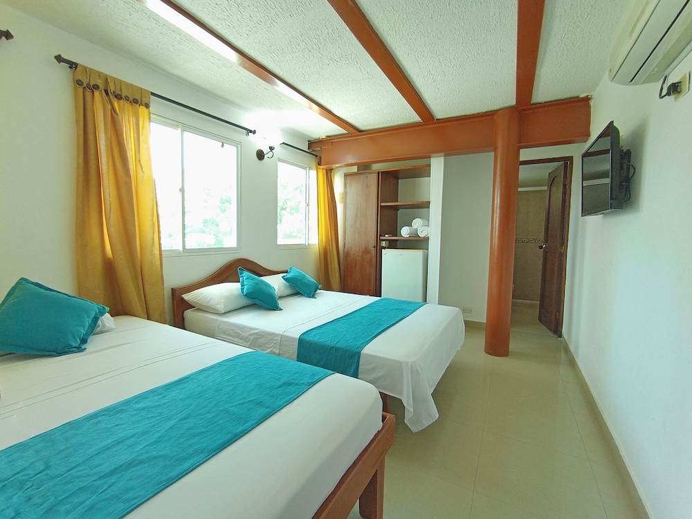 Hotel Brisas Marinas 7/28