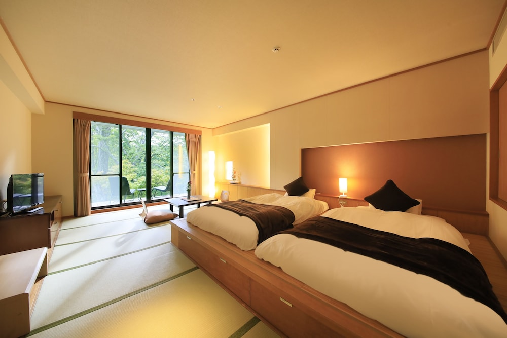 JAPANESE, SUPERIOR, TERRACE