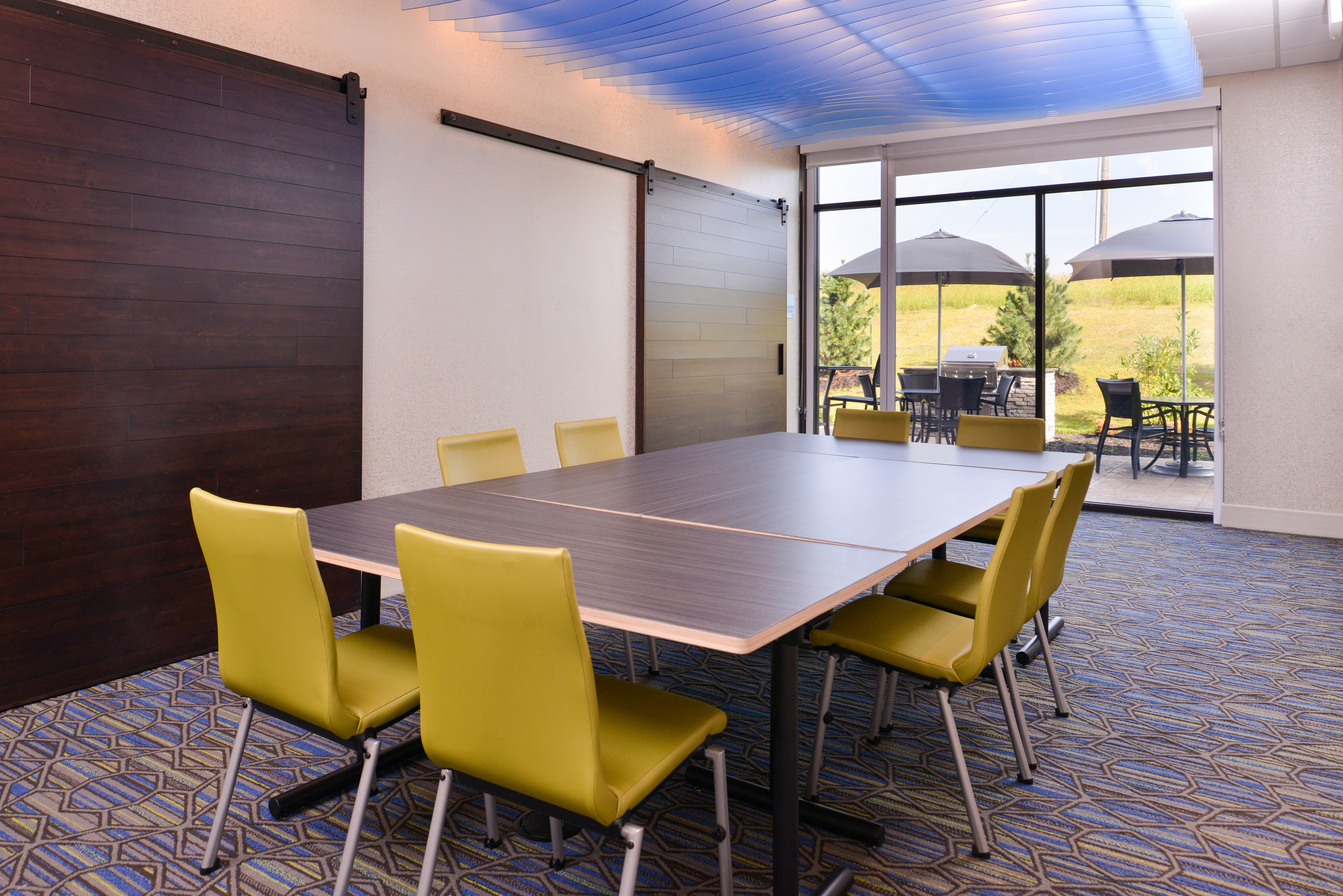 Holiday Inn Express & Suites Olathe West 55/60