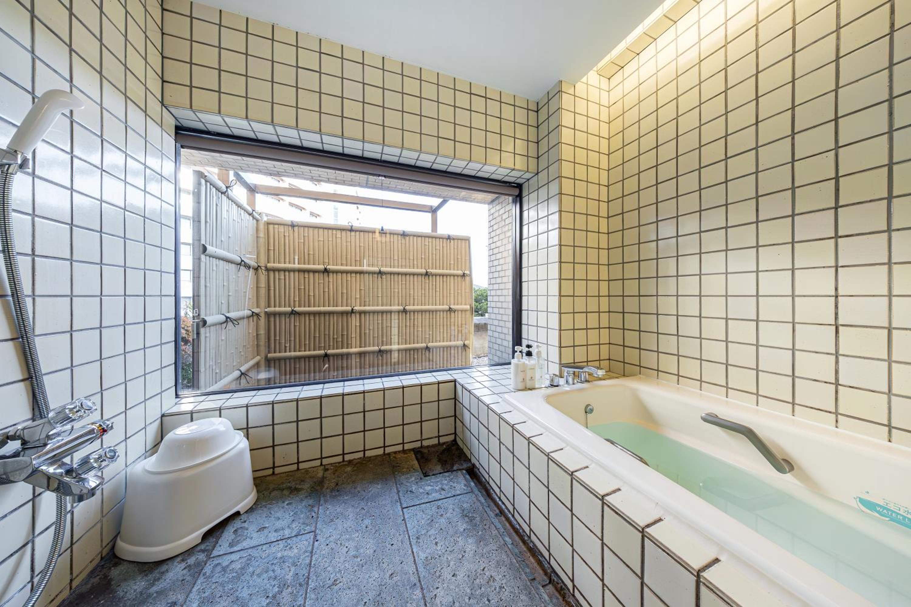 جناح ياباني، Hotel Okura Tokyo Bay 6/6