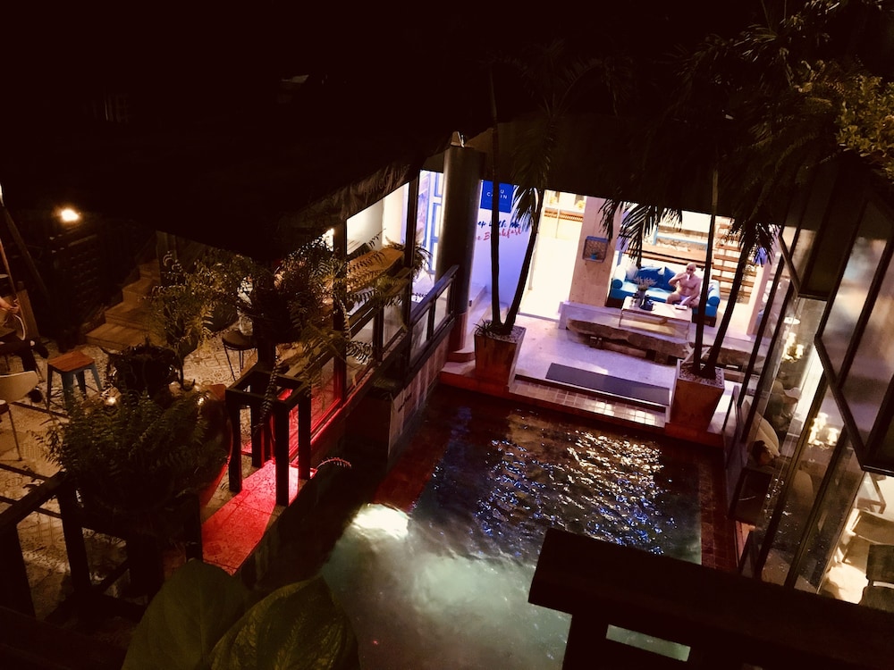 Blu Cabin Ari Stylish Gay Poshtel 10/73