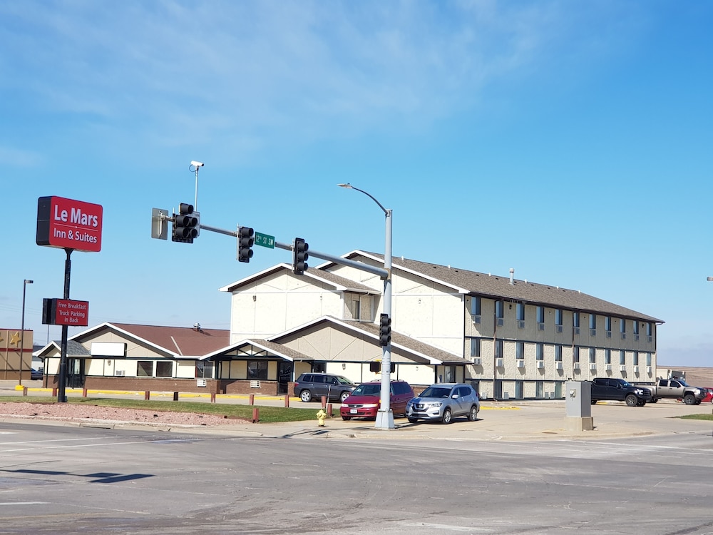 Le Mars Inn & Suites 39/42