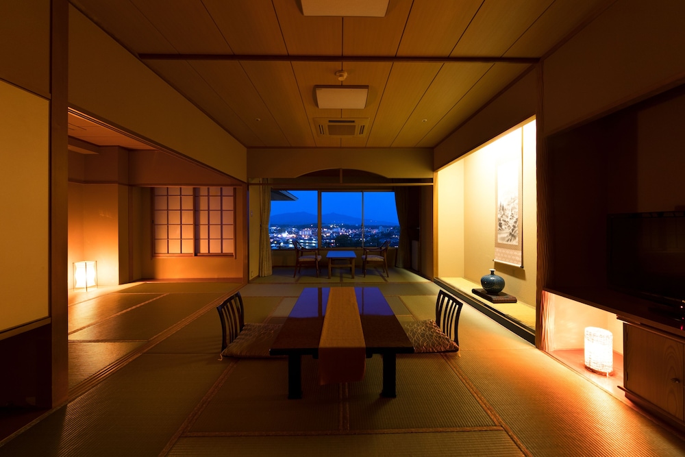 TSUKASA ROYAL HOTEL 33/72