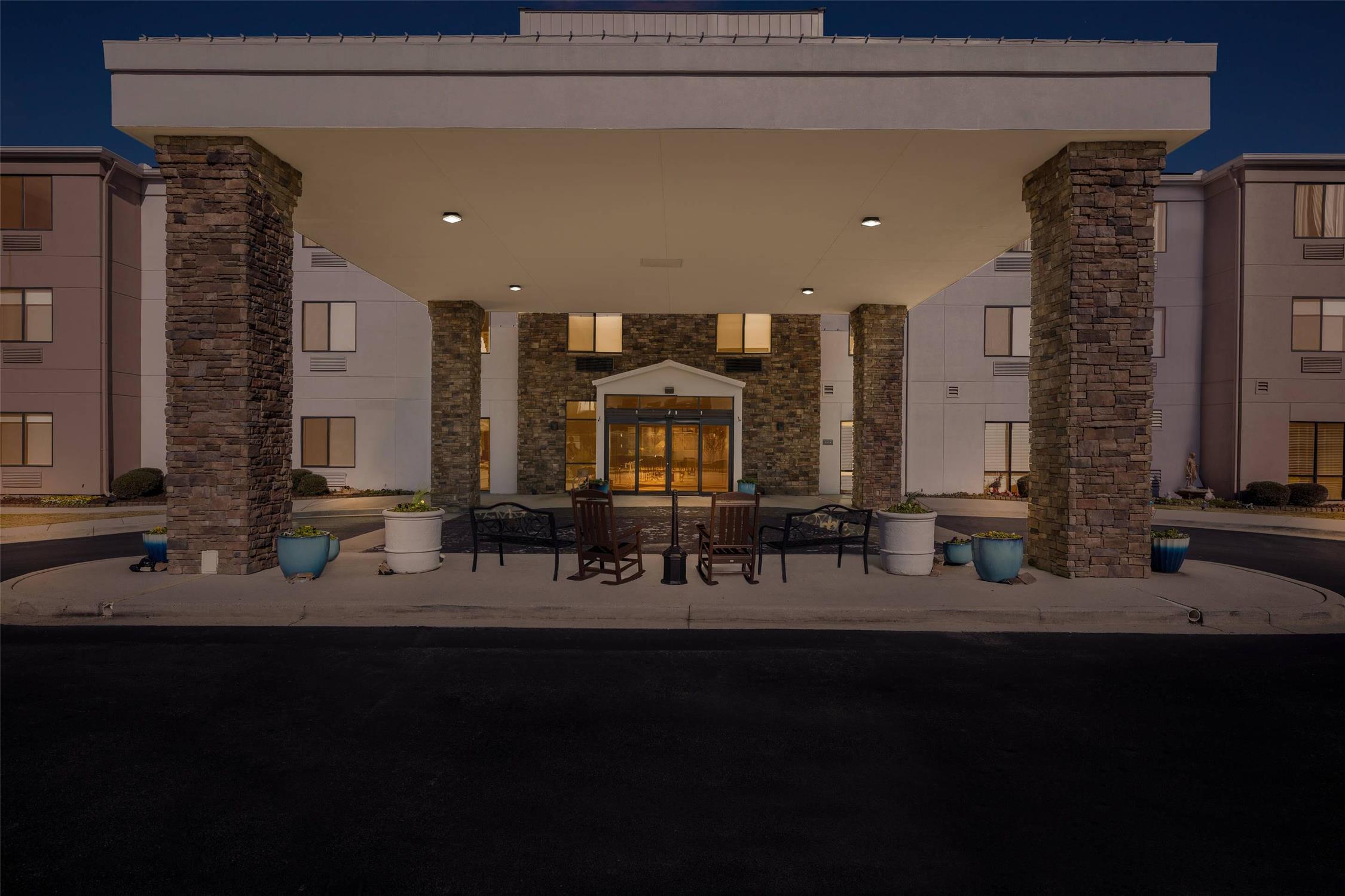 Comfort Suites CS-SU Cullman I-65 Exit 310 33/33