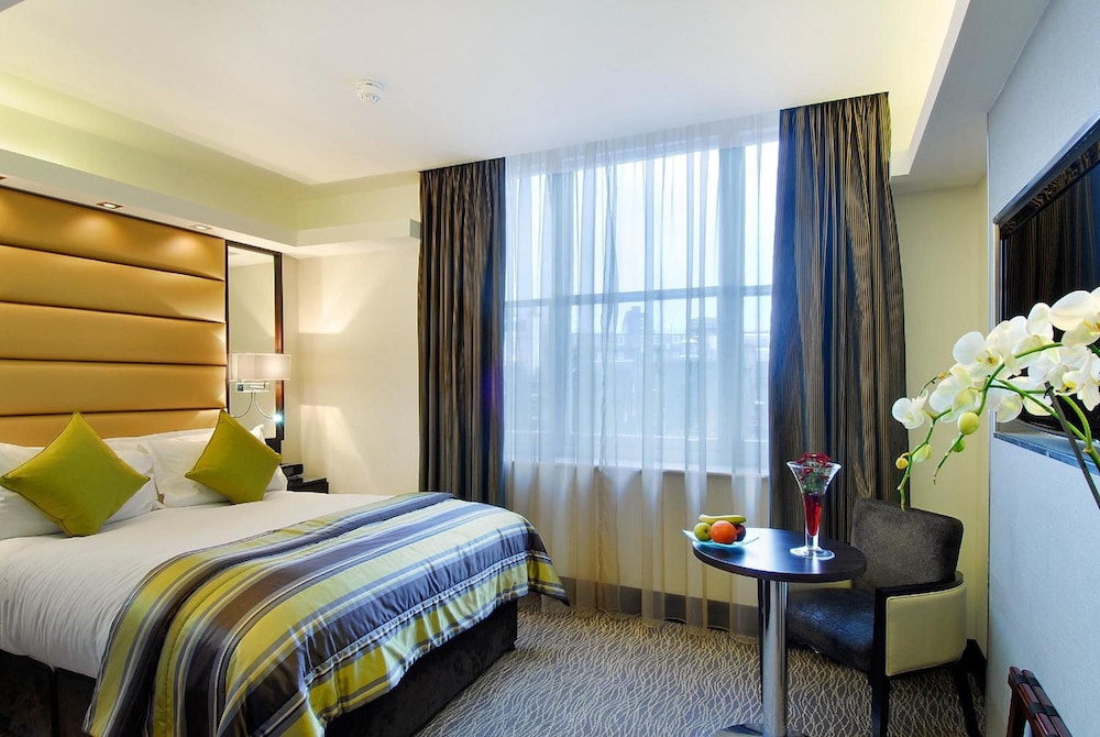 Park Grand Mayfair 13/40