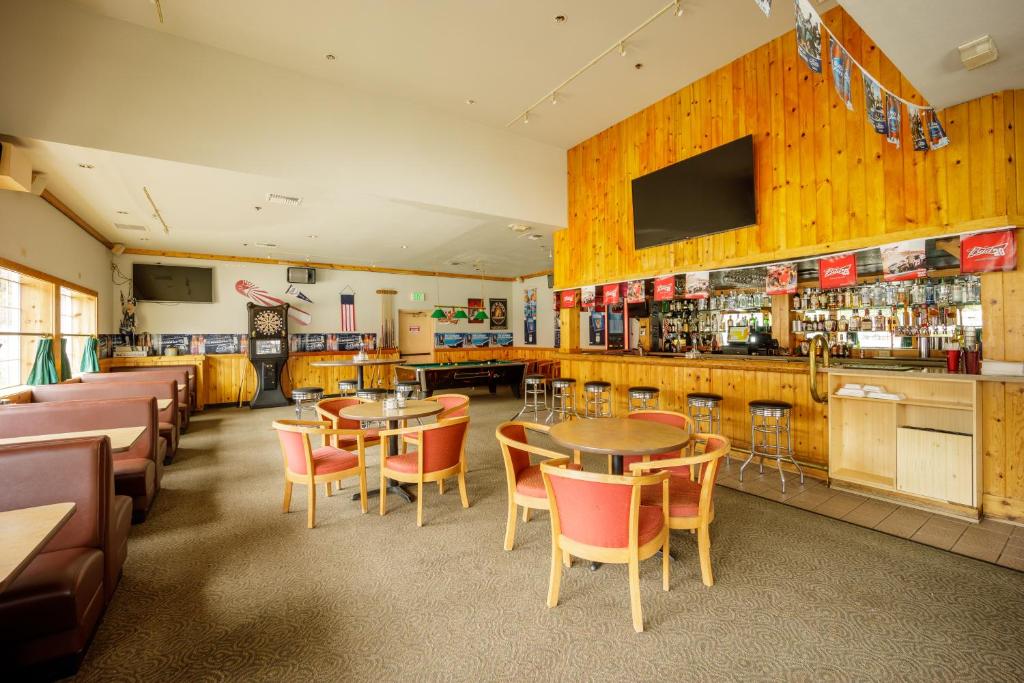 The Summit Inn (ex Howard Johnson Snoqualmie/Summit) 24/33