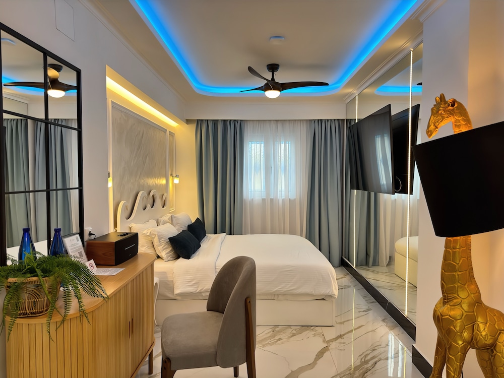 Panorama Suites And Spa 25/85