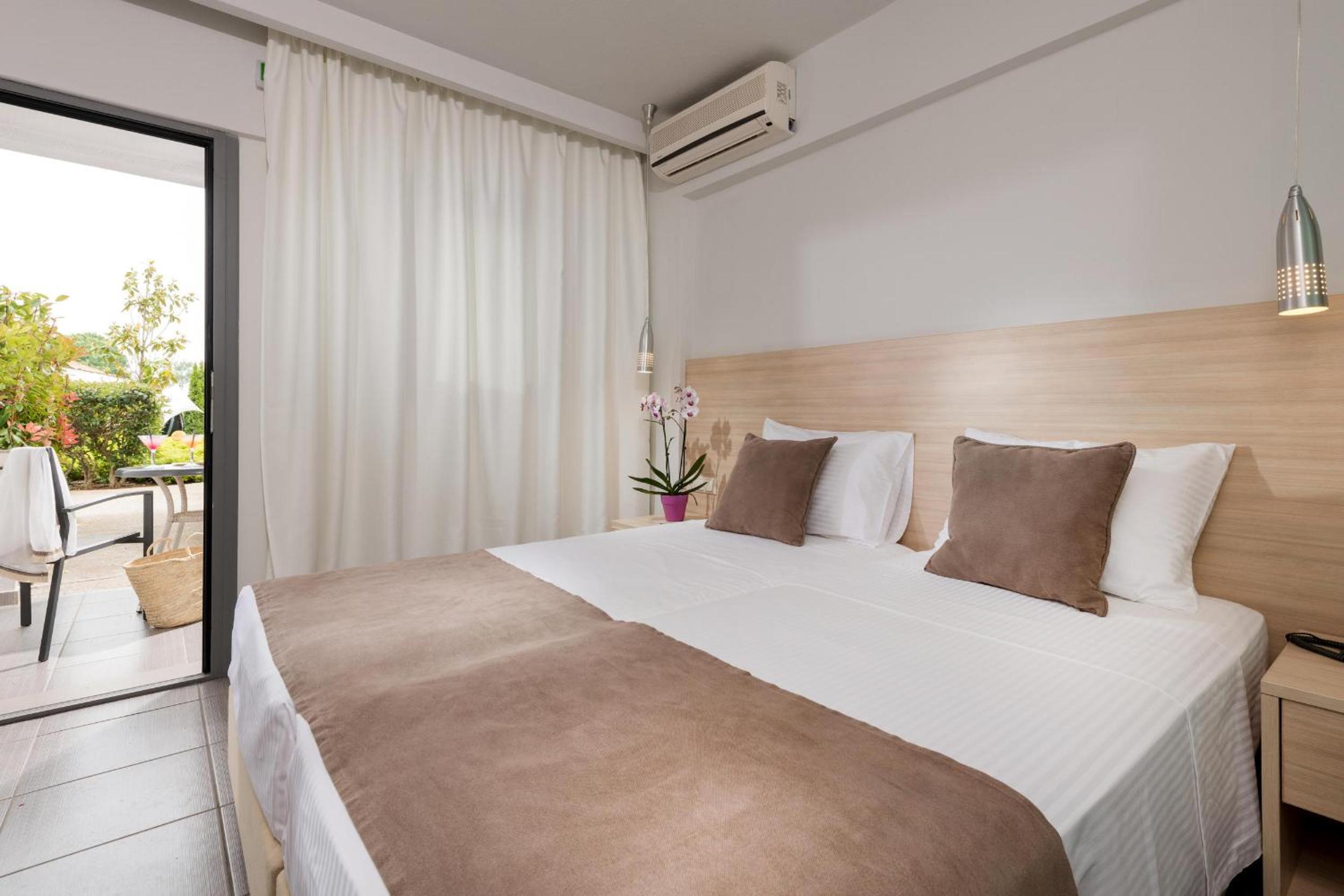 Room, Twin Beds, Garden View, Ground Floor 4/8