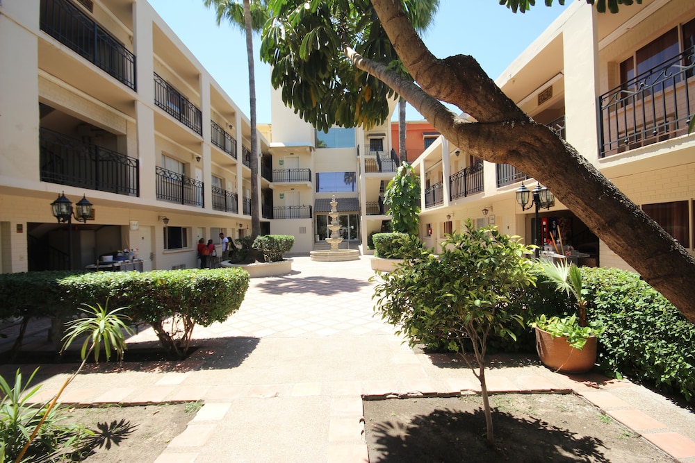 Hotel El Camino Inn and Suites 49/50