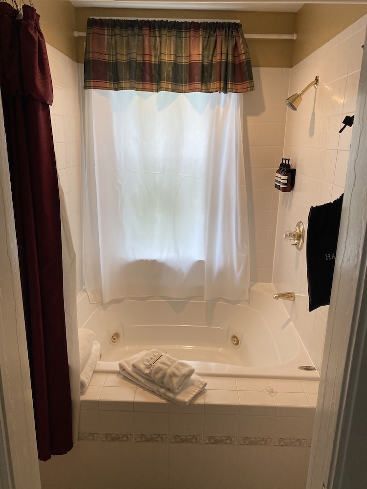 Inn at 835 Boutique Hotel 35/50