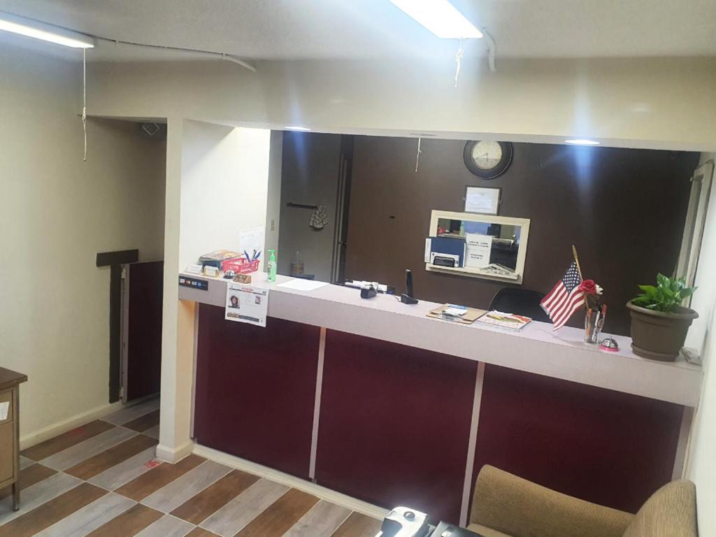 Country Club Inn &amp; Suites 3/51