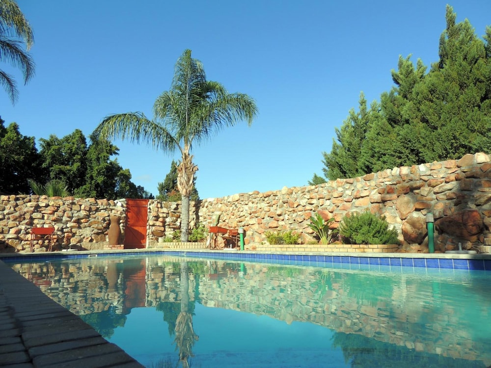 Oasis Country Lodge 34/36