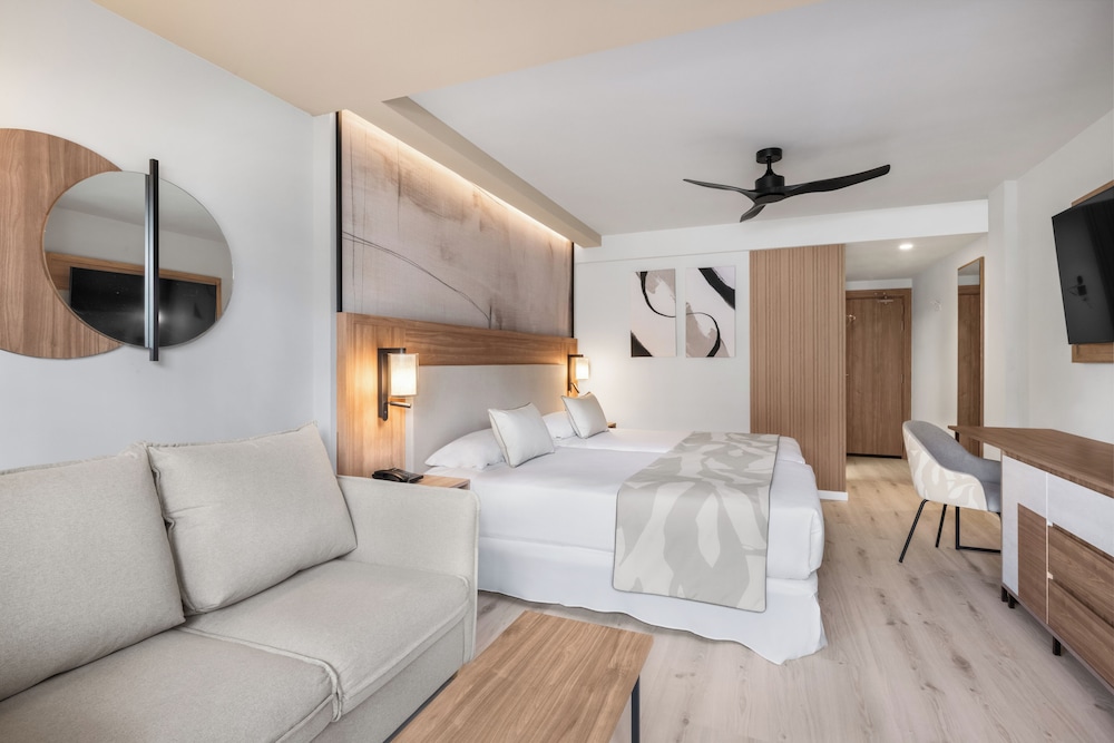 Standard, Queen Bed, Balcony, Riu Palace Nautilus - Adults Only 4/10