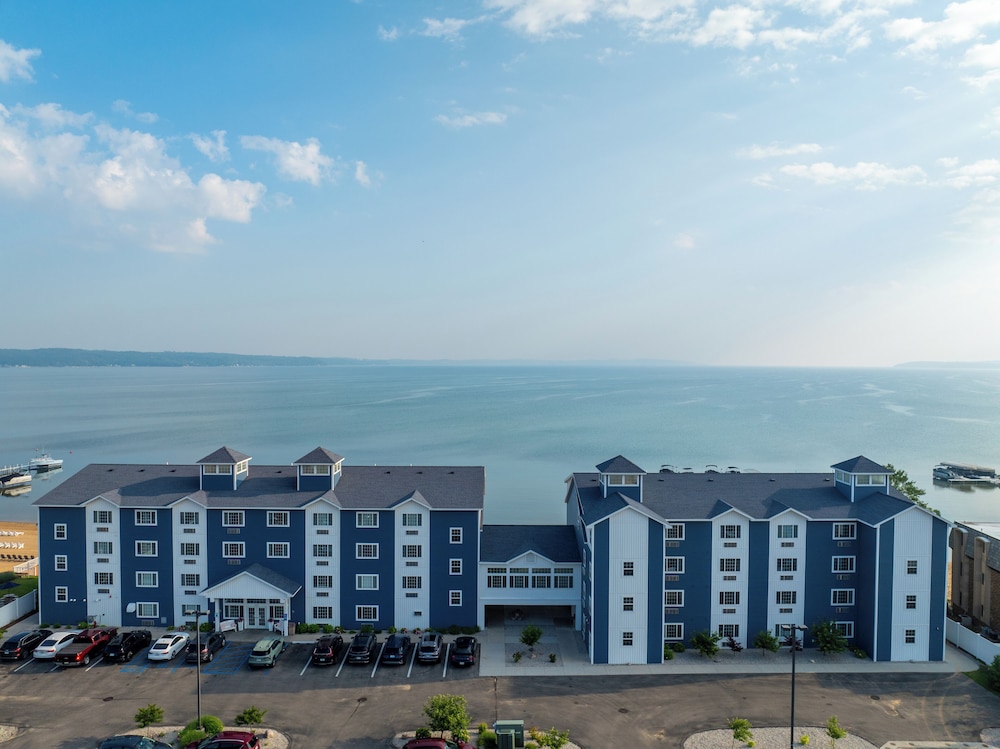 The Baywatch Resort 42/50