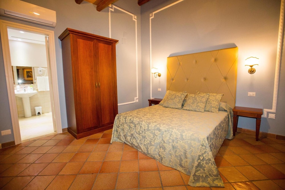 Palazzo Raho 13/40