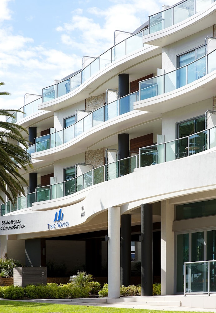 The Waves Serviced Apartments 3/52