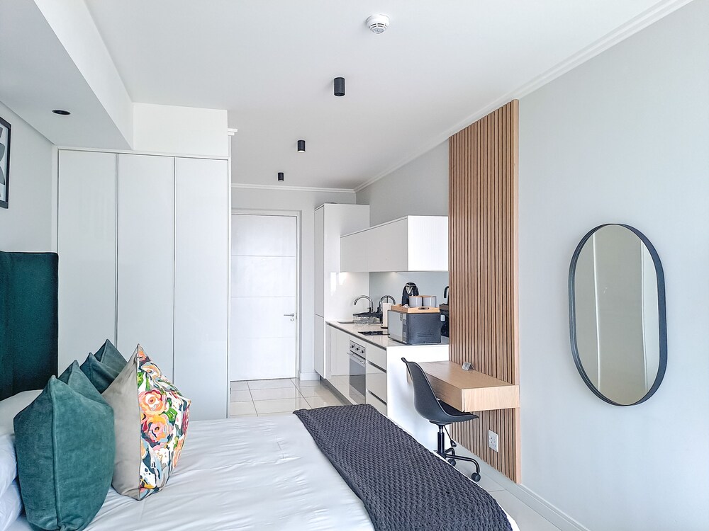 Ellipse Executive Apartment 39/50