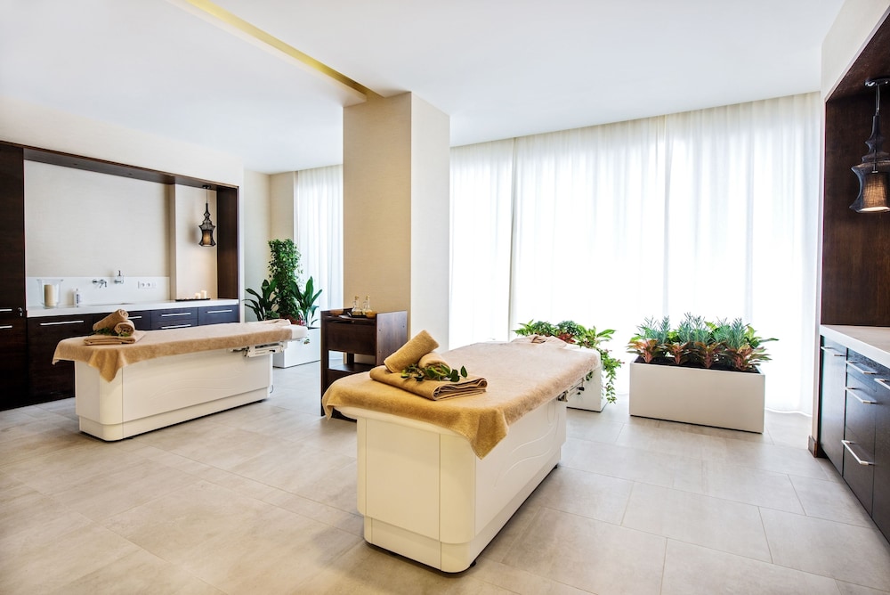 ARLAMOW HOTEL 34/50