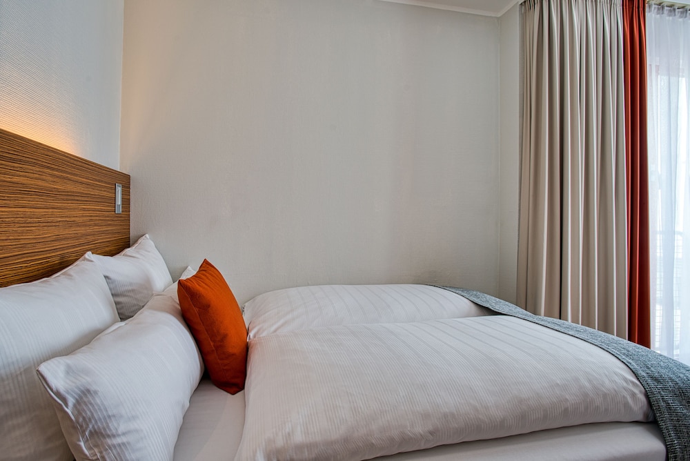 Kommerzhotel Koln 28/49