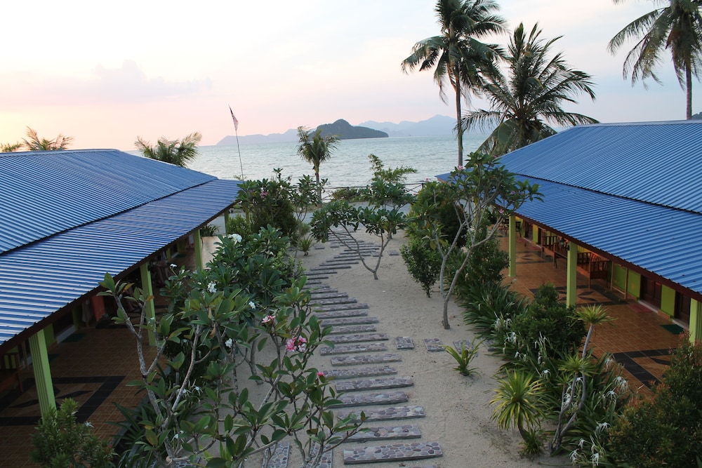 Tanjung Puteri Motel 39/41
