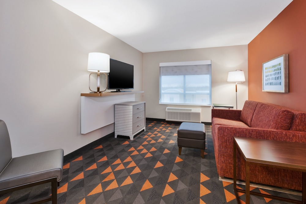 Holiday Inn & Suites Toledo Southwest - Perrysburg 43/59