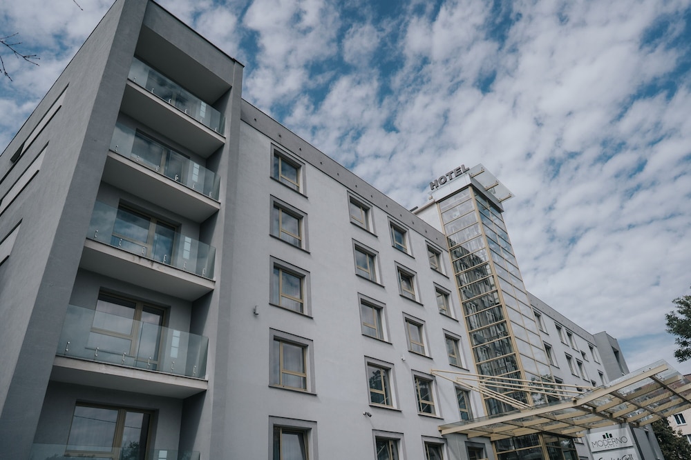 HOTEL MODERNO 3/63