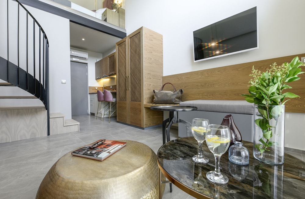 Serenity Suites 14/50