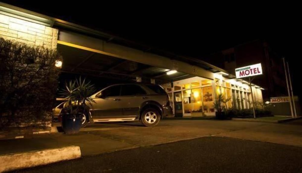 PARKVILLE MOTEL 47/56